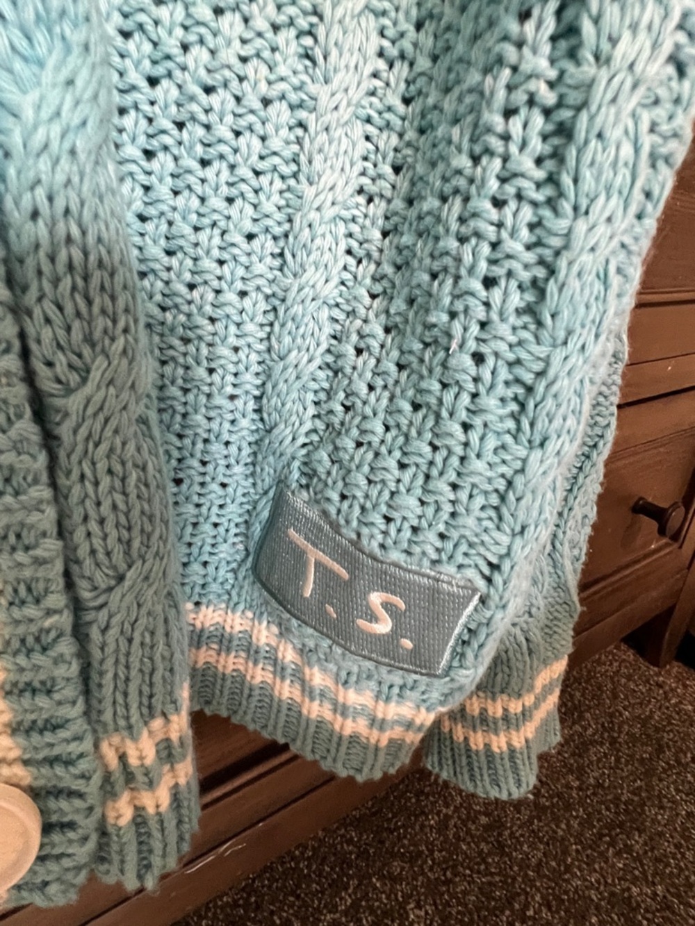 Taylor Swift 1989 TV cardigan - Picture 4 of 4